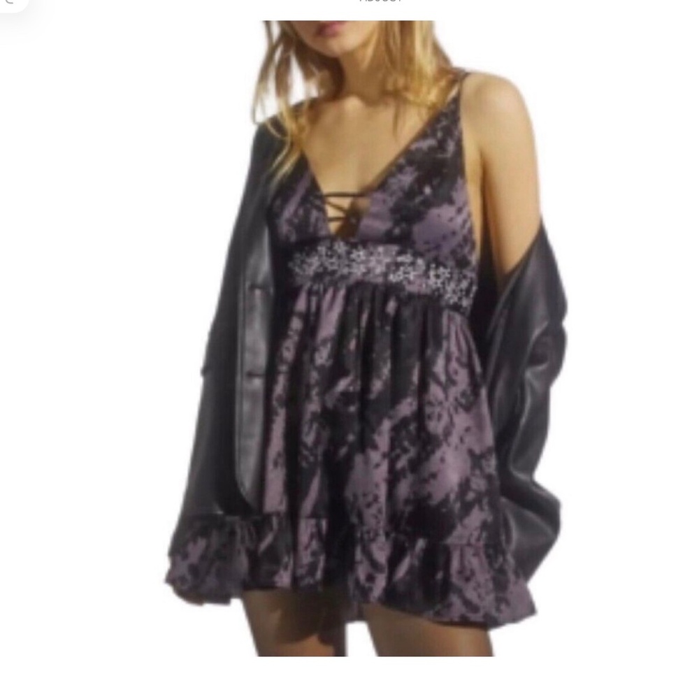 Urban Outfitters Naomi Black Motif Stars Boho Strappy Mini Dress NWT Size L